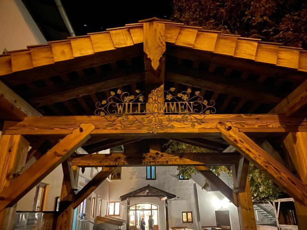Landgasthaus Zur Linde Pleiskirchen Eksteriør billede